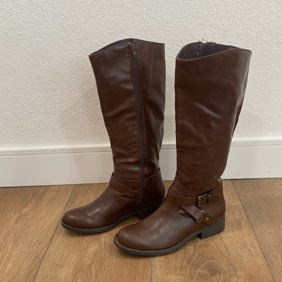 Brown boots - Picture 2 of 13